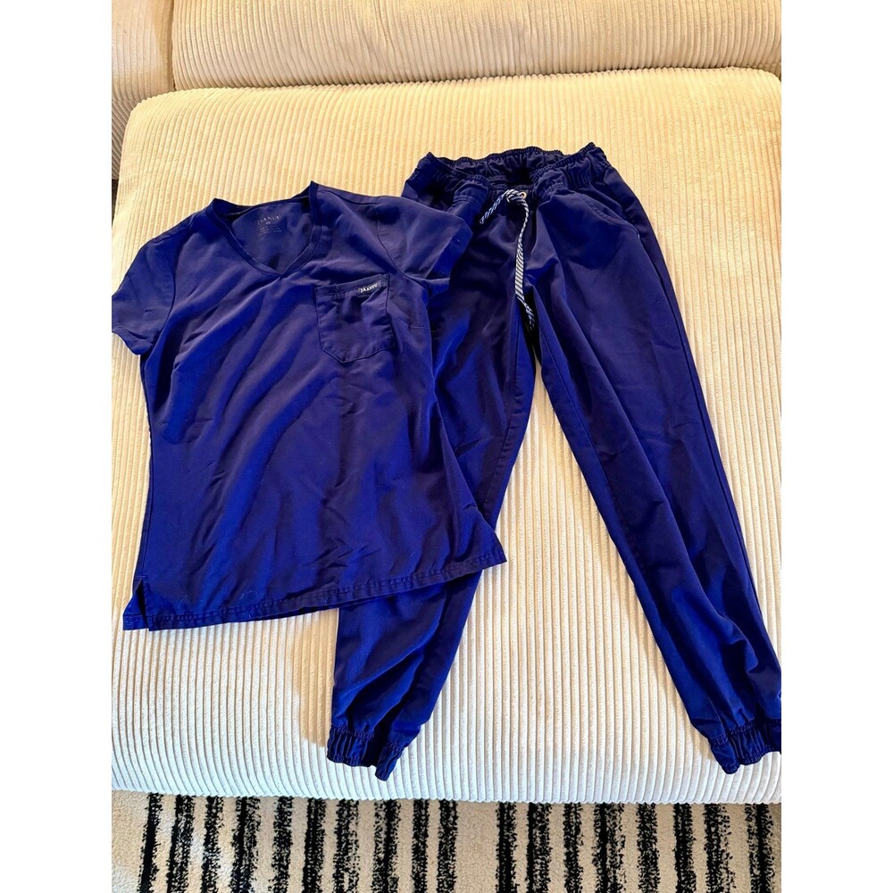 Jaanu scrub set